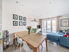 Pass the Keys Bright modern flat wparking